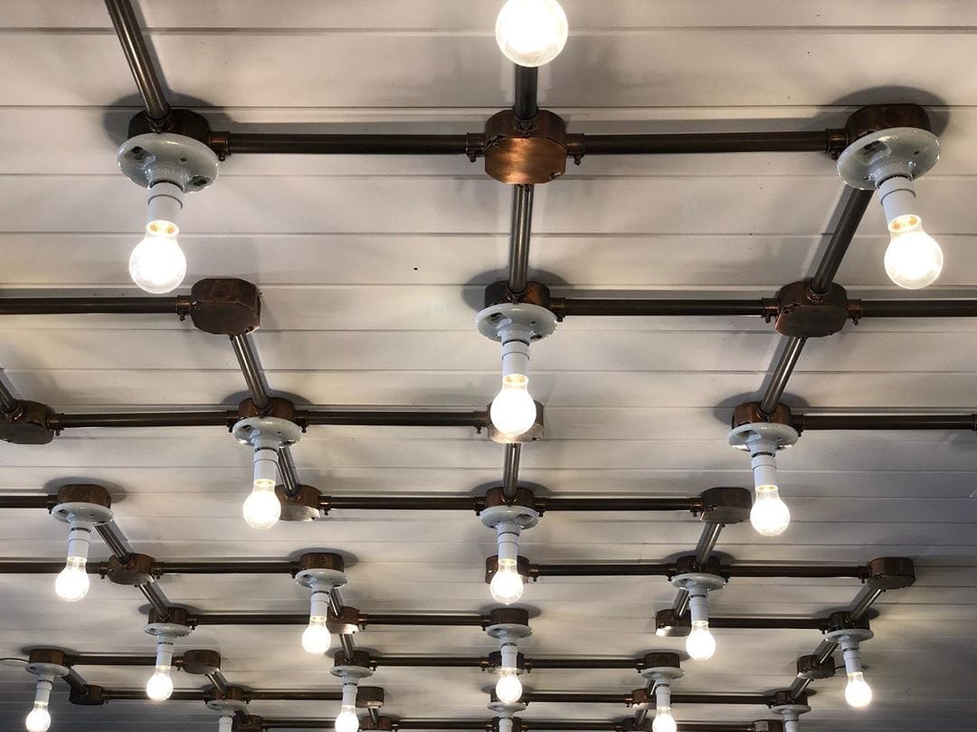 As the sun sets, we leave a light 💡 on for you. Ok, a dozen or more light bulbs to be precise #hotelzephyrsf #fishermanswharf #nauticalife #nauticallife