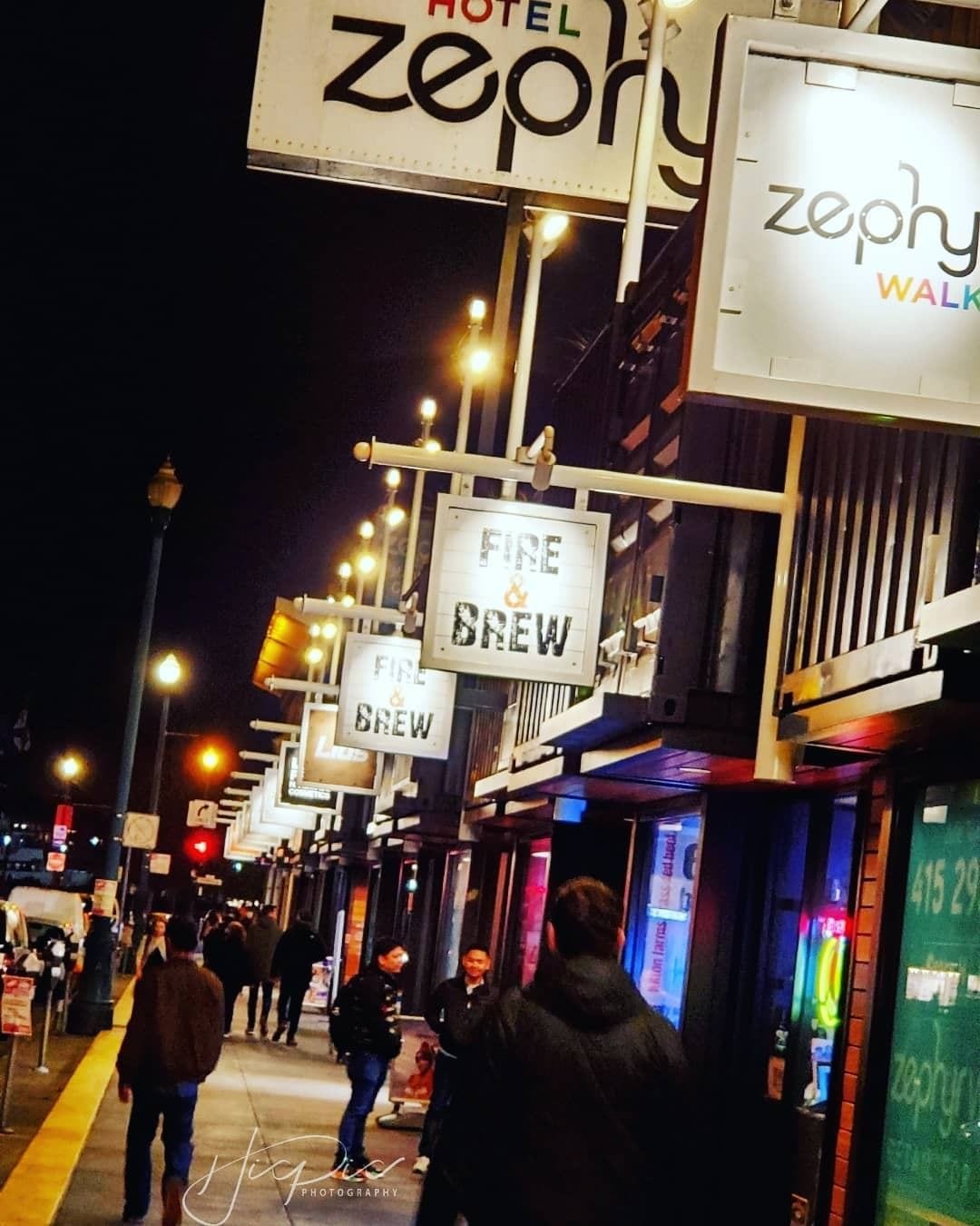 This Holiday, discover our very own Zephyr Walk. You will find a plethora of things to do, from souvenir shopping and casual dining to interactive art exploration and bus tour reservations. #hotelzephyrsf #zephyrwalk #visitsf #fishermanswharf #repost 📷: @hixpix_photography: ©hixpixphotography2019