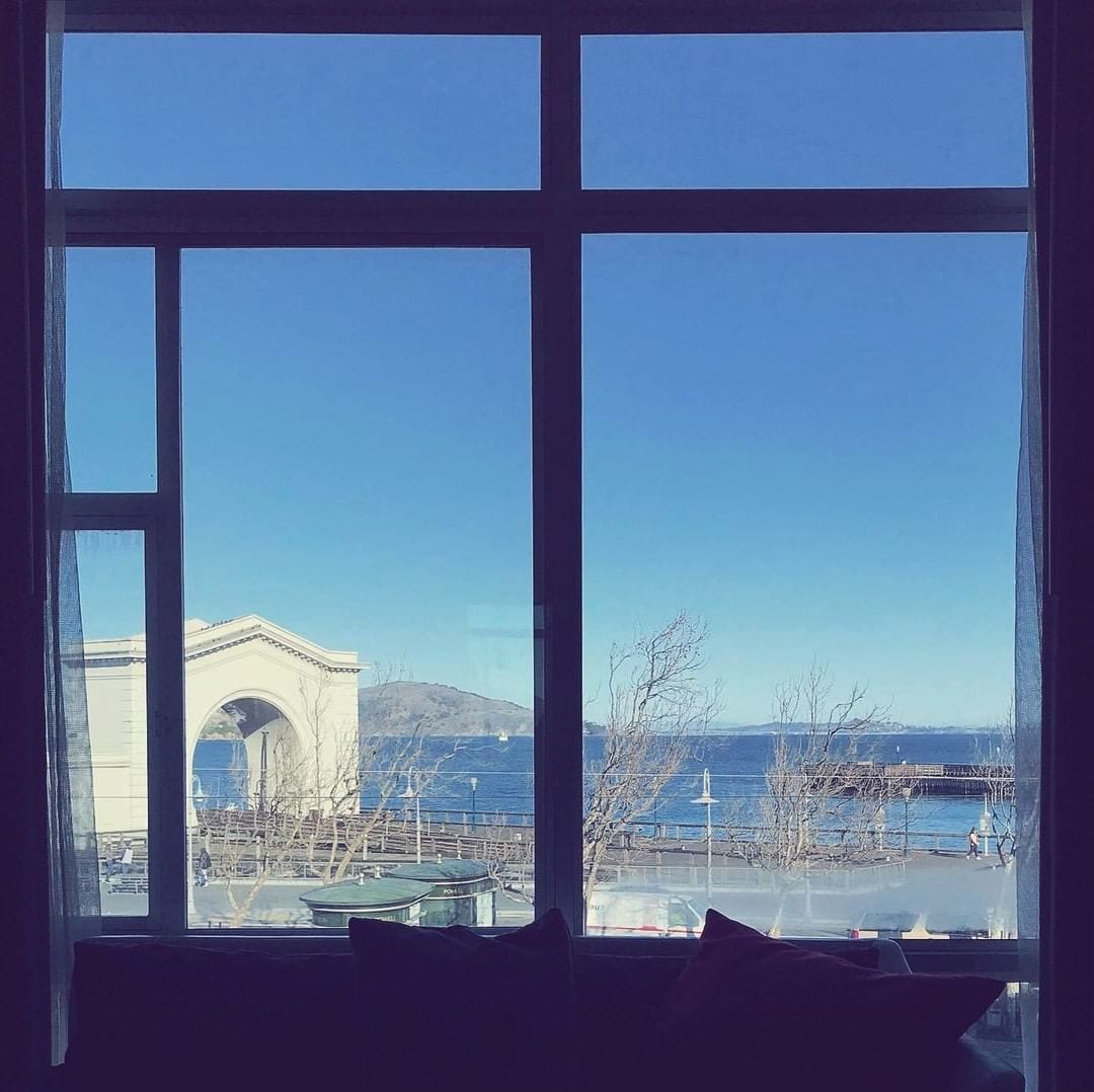 “Views of the water… straight from the page of your favorite author…”🐙 📷 by @julz7179 #repost #hotelzephyrsf #visitfishermanswharf #visitsf