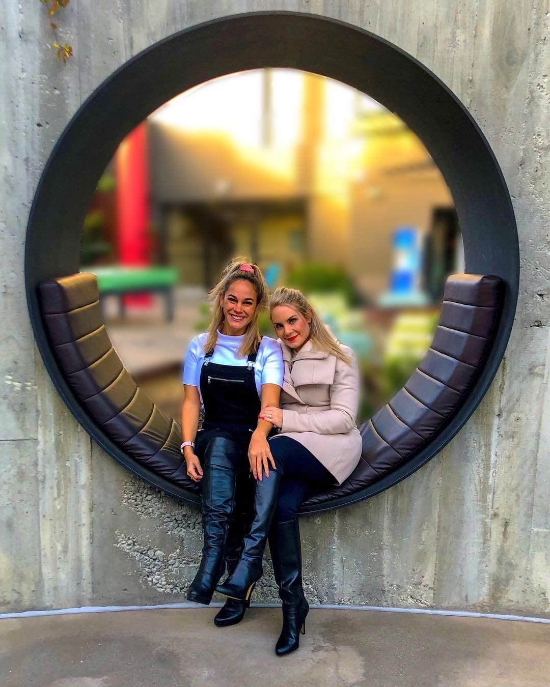 Framing a perfect friendship 📷 by @ninarolleston #hotelzephyrsf #sanfrancisco #fishermanswharf #courtyard #porthole #repost #memorymonday